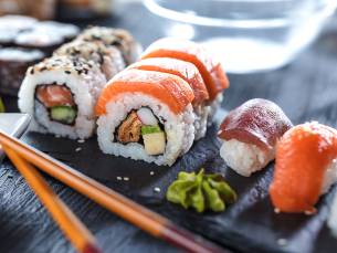 Sushibox (24, 26 of 52 stuks) of shared dining-diner om af te halen bij Fusion Proeven