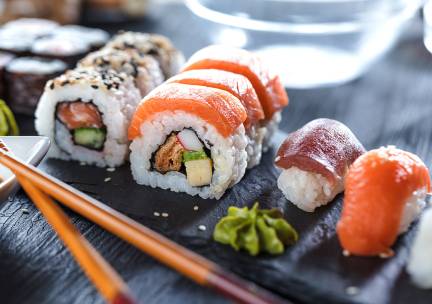 Sushibox (24, 26 of 52 stuks) of shared dining-diner om af te halen bij Fusion Proeven