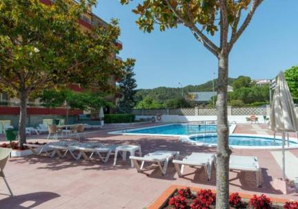 MEGA VROEGBOEK ZOMER ACTIE! ☀️ Verblijf in het sprookjesachtige Tossa de Mar! 500m van het strand, met ontbijt, halfpension of all-inclusive incl. vlucht