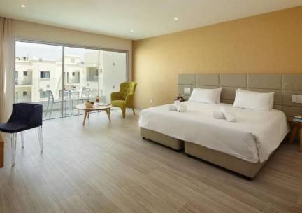 Melpo Antia Hotel & Suites