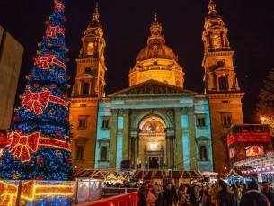Beleef de magie van Boedapest met fonkelende lichtjes, gezellige kerstmarkten en incl. vlucht én ontbijt!