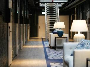 STUNT! ⚡ UNIEK Overnachten in een voormalige gevangenis in Alkmaar nabij Egmond aan zee incl. ontbijt en NS treinretour!