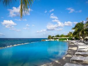 Papagayo Beach Resort