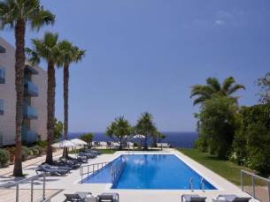 Ontsnap naar de winterzon op Madeira! ???? Verblijf in een 4*-hotel nabij Praia Formosa incl. vlucht, ontbijt of halfpension