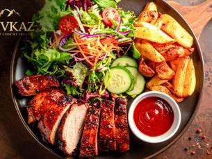 Barbecue-mixdiner incl. bijgerecht of 3-gangen keuzediner bij Kavkaz Leiden