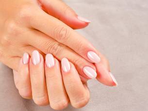 Manicurebehandeling + BIAB naar keuze