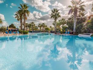 Geniet in een 4*-hotel met 2 zwembaden & nabij de noordkust van Sicili&euml; incl. vlucht, transfer & ontbijt