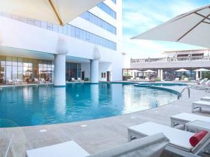 Al Jaddaf Rotana Suite Hotel