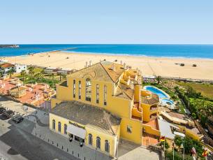 AP Oriental Beach