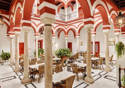 Verblijf in hartje Sevilla in een authentiek 18e-eeuws hotel incl. ontbijt en vlucht
