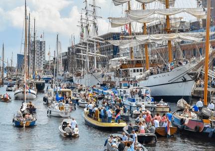 Boottocht (2 uur) + kaasplank en drankje tijdens SAIL Amsterdam