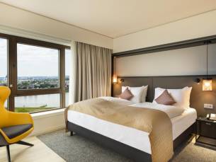 Mega Deal! ???? Verblijf in Düsseldorf incl. LUXE ontbijt + welkomstdrankje + verblijf in 4*-Crowne Plaza hotel!