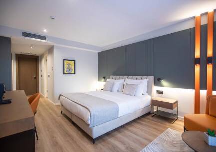 Elisa Tirana by Melia