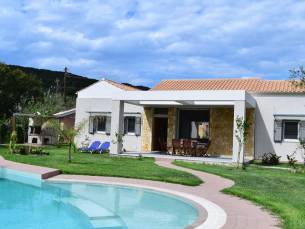 Three Stars Villas met priv&eacute;zwembad