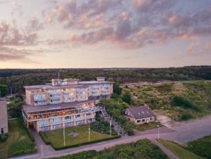 Verblijf in een 4*-hotel met wellness en zwembad aan de kust van het Waddeneiland Terschelling incl. ontbijt, NS treinretour en overtocht naar Terschelling!