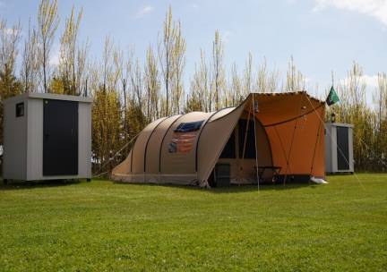Kampeerplaats 06 met luxe privé sanitair