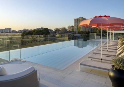 5*-hotel in het centrum van Porto + rooftop zwembad + vlucht & LUXE ontbijtbuffet!