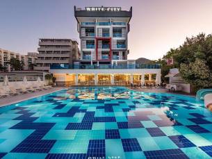 8 daagse vliegvakantie naar White City Beach in alanya, turkije