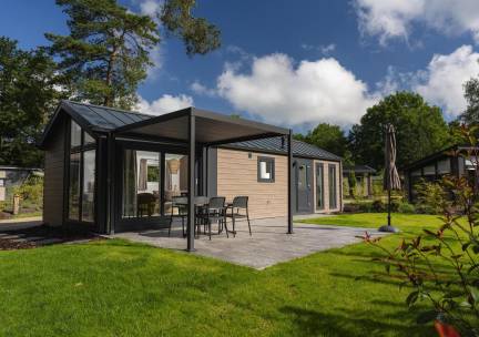 Loevestein Deluxe met Hottub - 4 personen