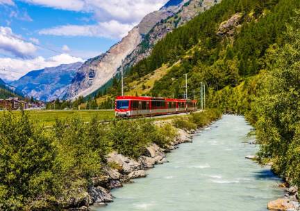 Fly & train Zwitserland: rondreis incl. vlucht, treinreizen en ontbijt