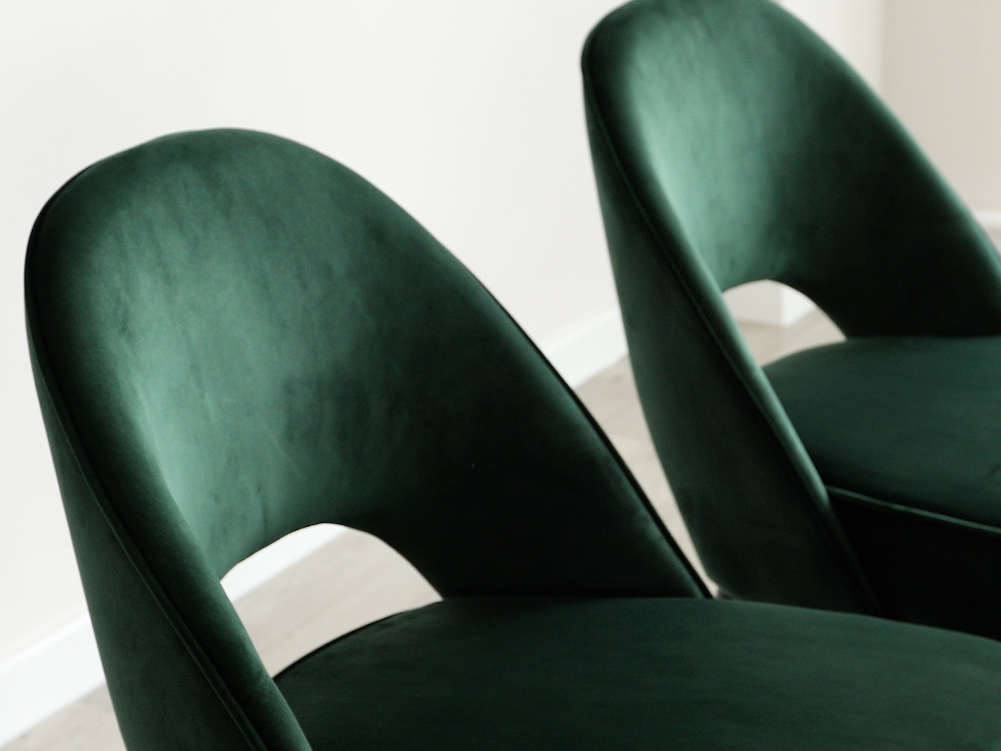 Mid Century Modern Dark Velvet Dining Chair UK