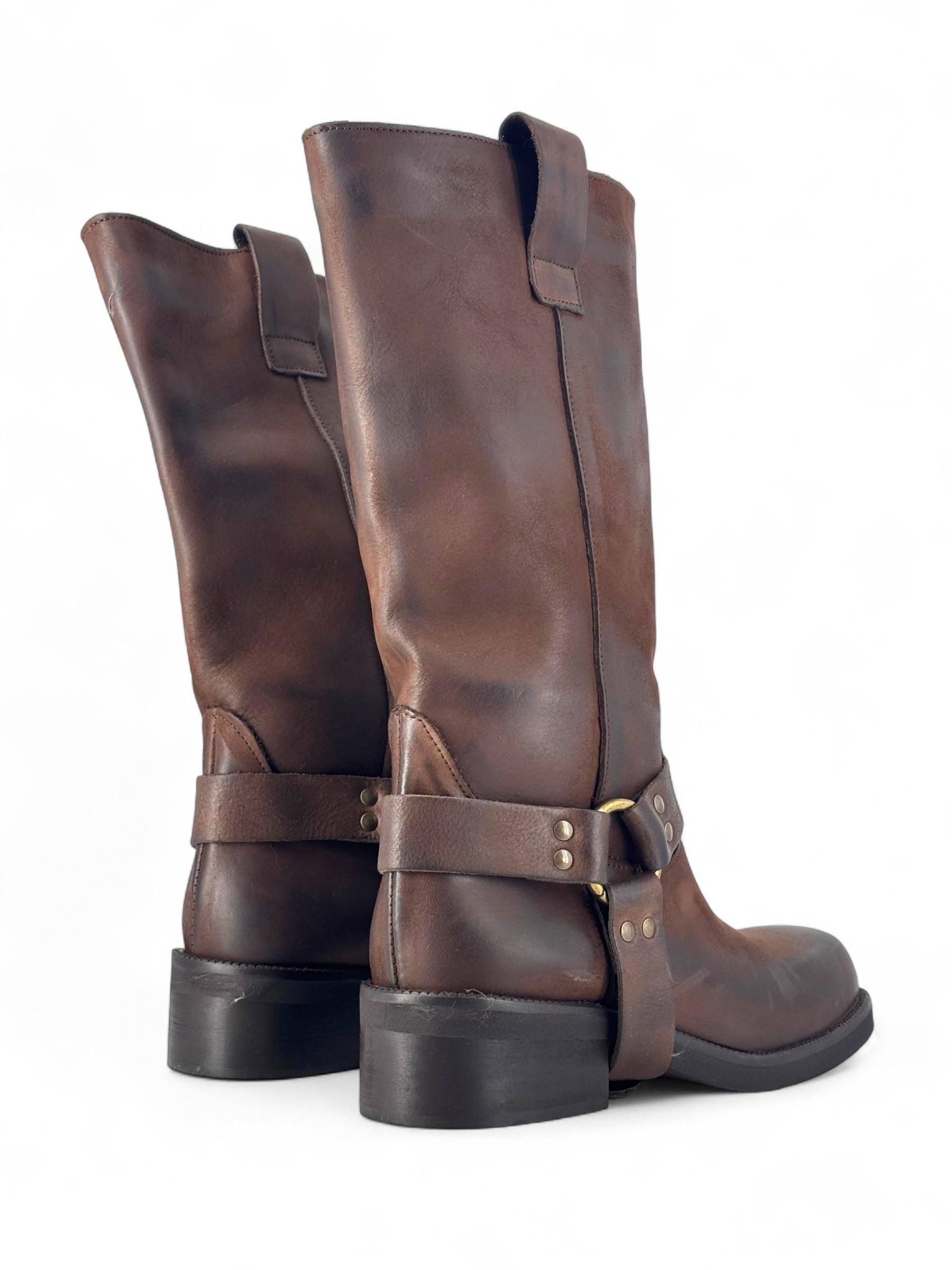 DIVINE FOLLIE - STIVALI BIKER IN PELLE MORO CON STAFFA ART. 4630