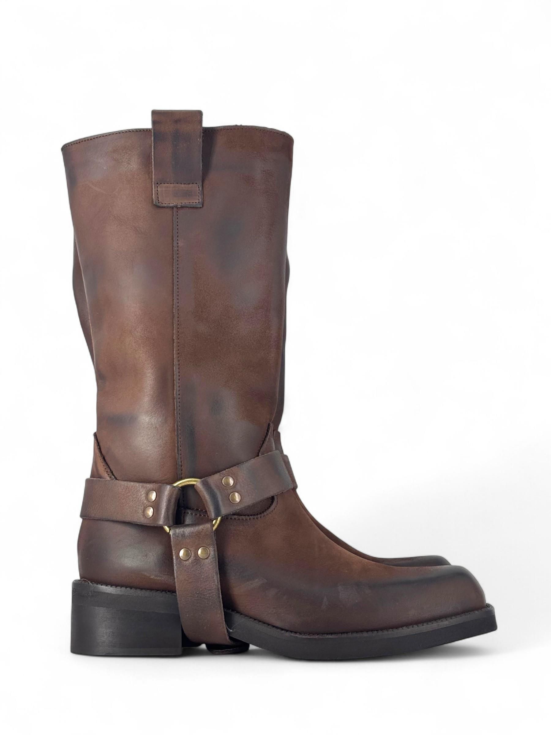 DIVINE FOLLIE - STIVALI BIKER IN PELLE MORO CON STAFFA ART. 4630