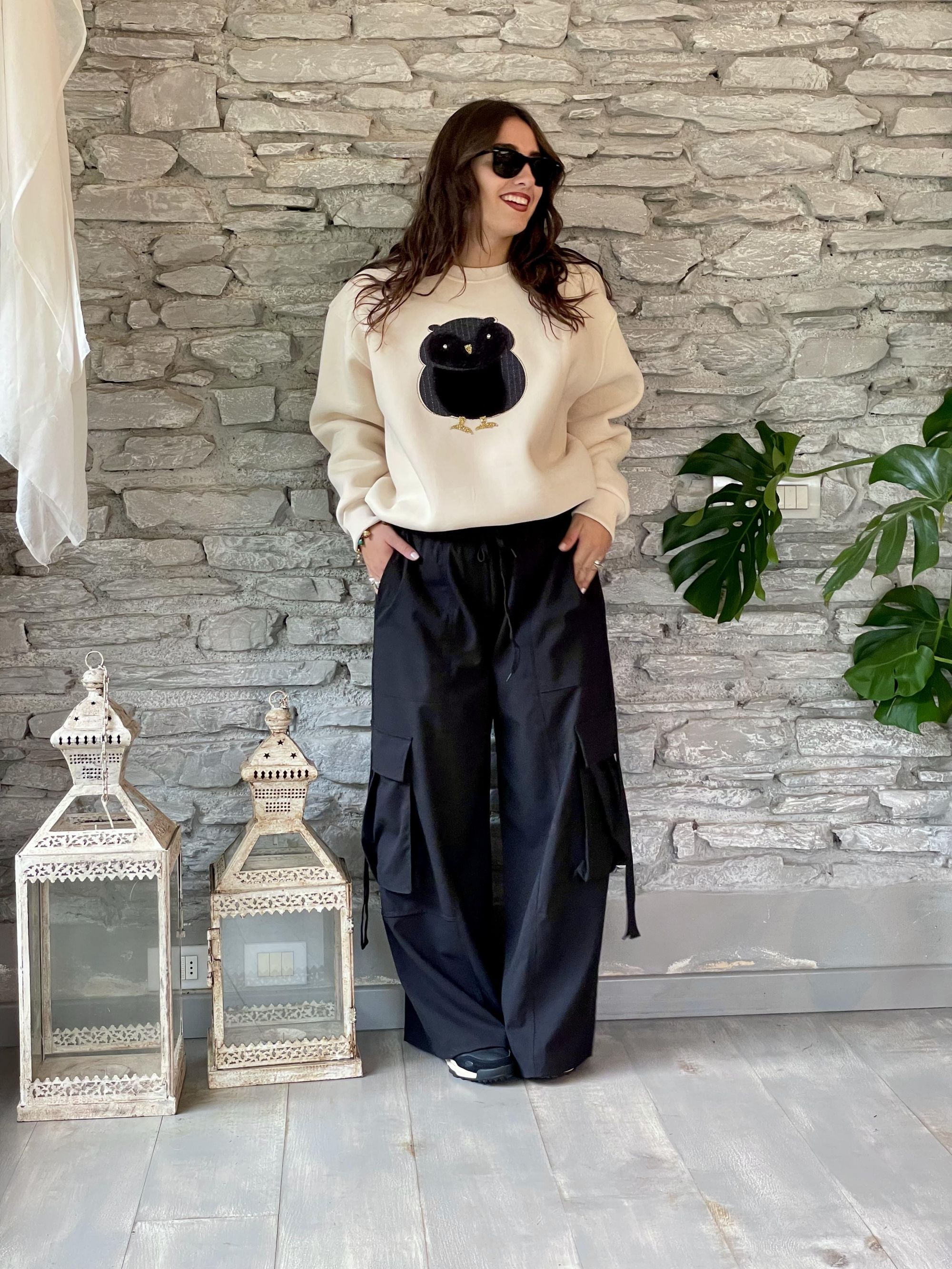 SUSY MIX - FELPA COLOR CREMA CON STAMPA PATCH ART. SH002987