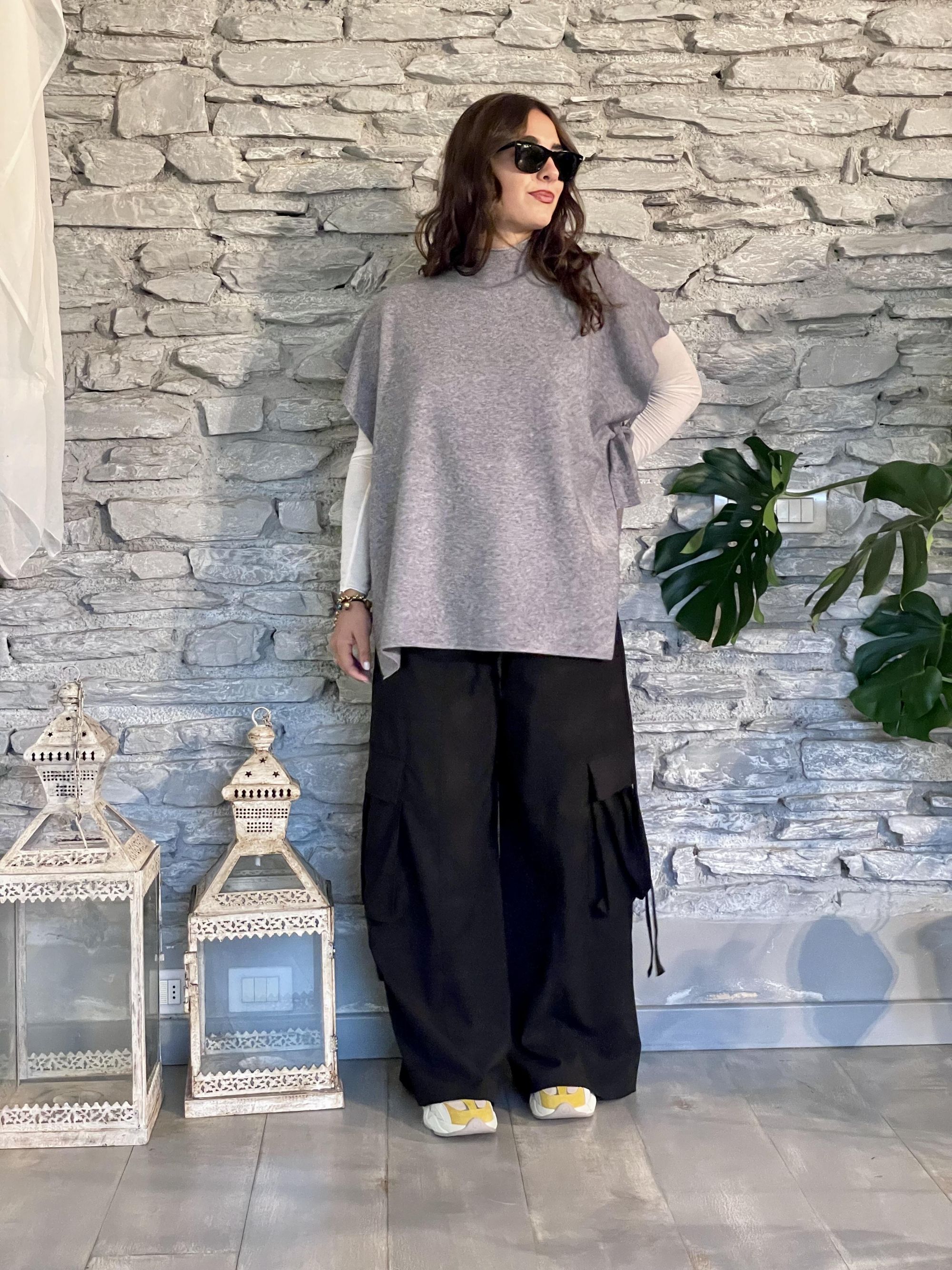 SUSY MIX - GILET GRIGIA CON SPACCHI LATERALI E FIOCCO ART. S7038