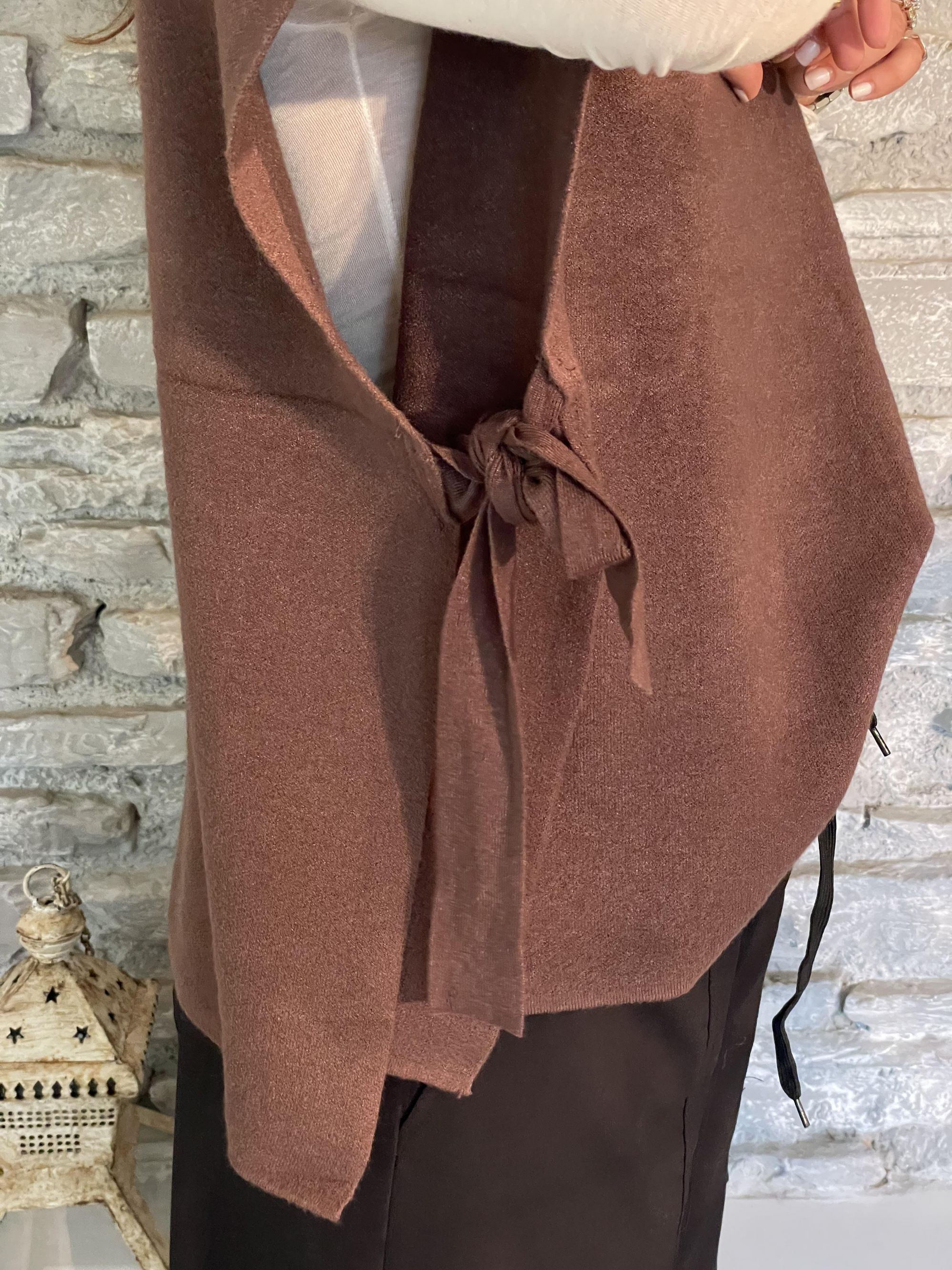 SUSY MIX - GILET MORO CON SPACCHI LATERALI E FIOCCO ART. S7038