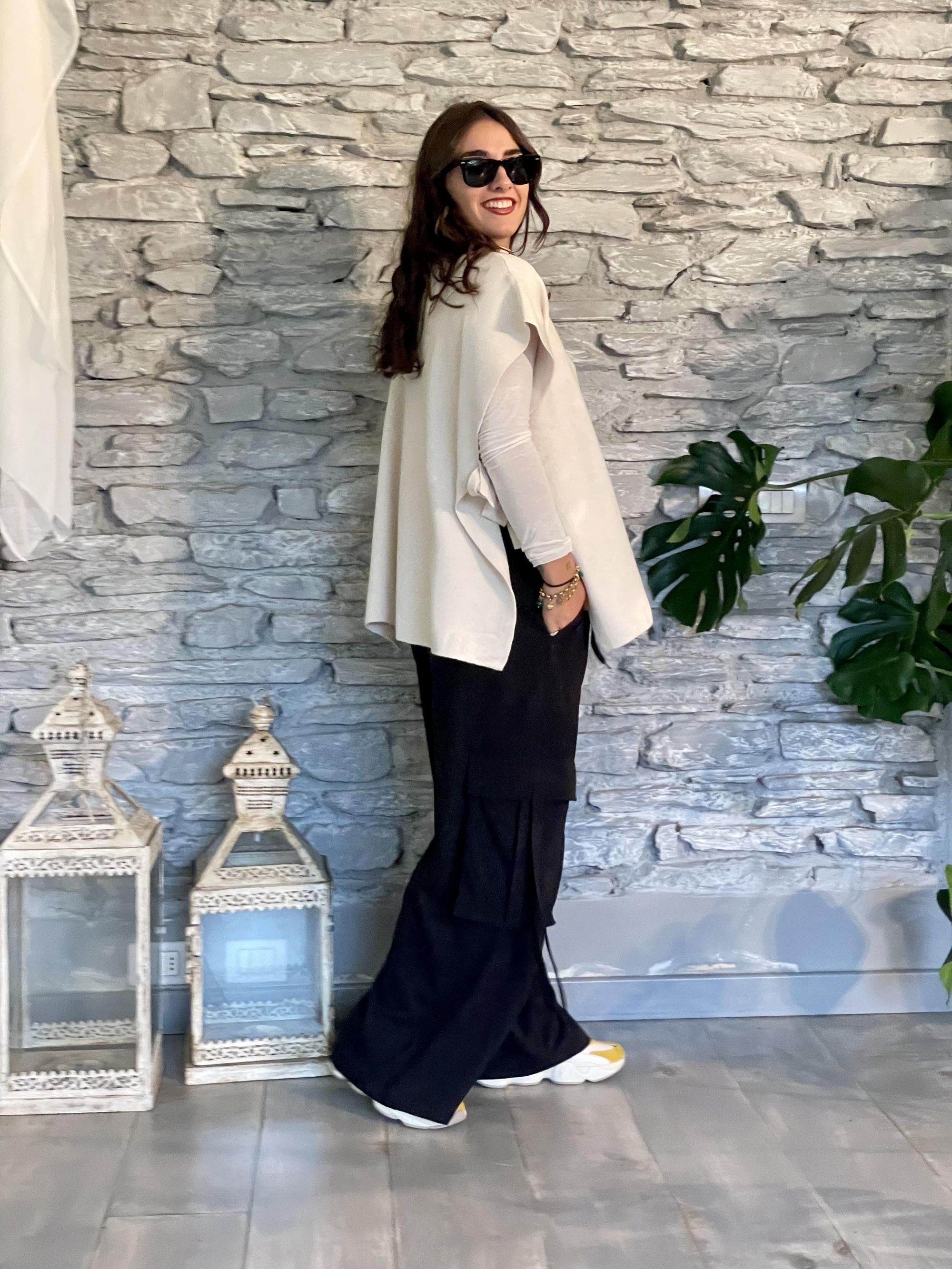 SUSY MIX - GILET COLOR CREMA CON SPACCHI LATERALI E FIOCCO ART. S7038