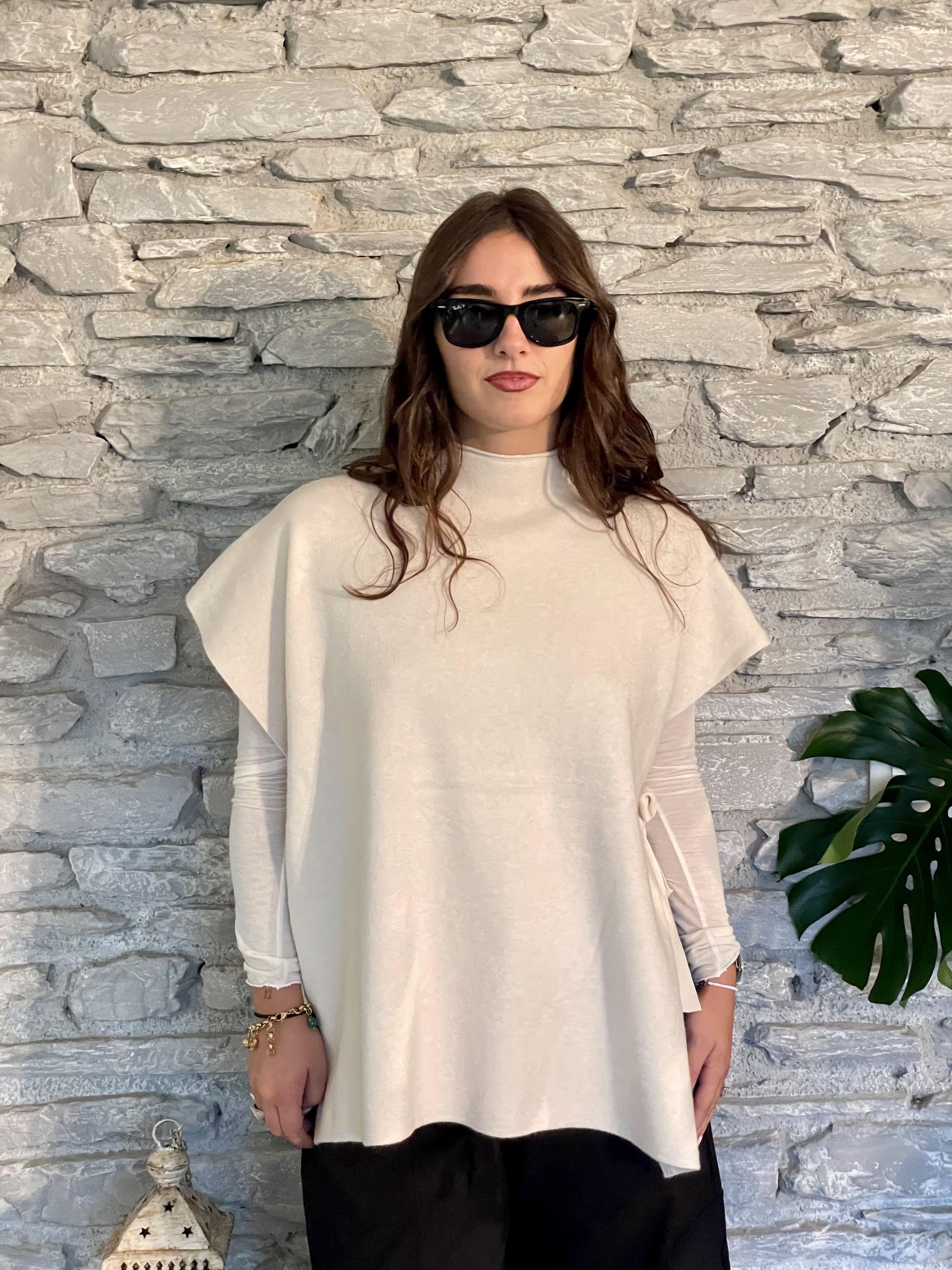 SUSY MIX - GILET COLOR CREMA CON SPACCHI LATERALI E FIOCCO ART. S7038