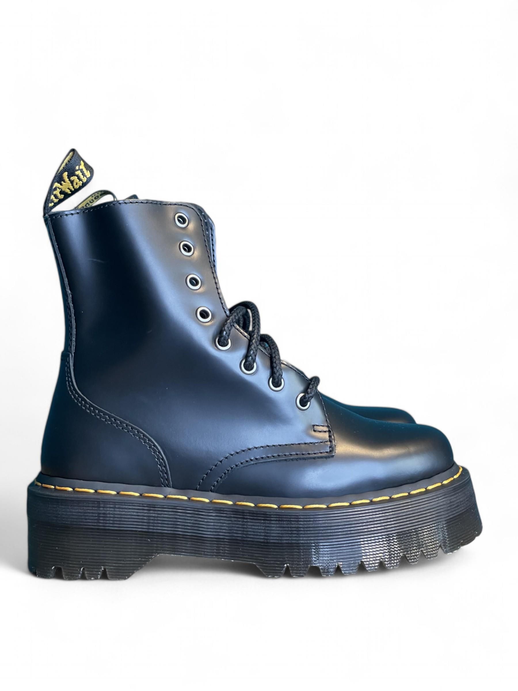 DR MARTENS - ANFIBI IN PELLE NERA CON PLATFORM ART. JADON2