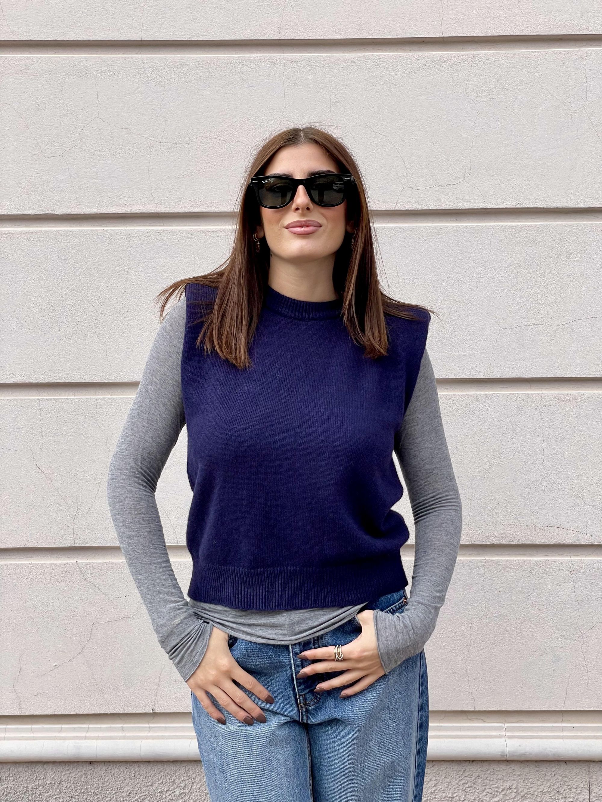 TENSIONE IN - GILET BLU CON SPALLINE IMBOTTITE ART. D80088