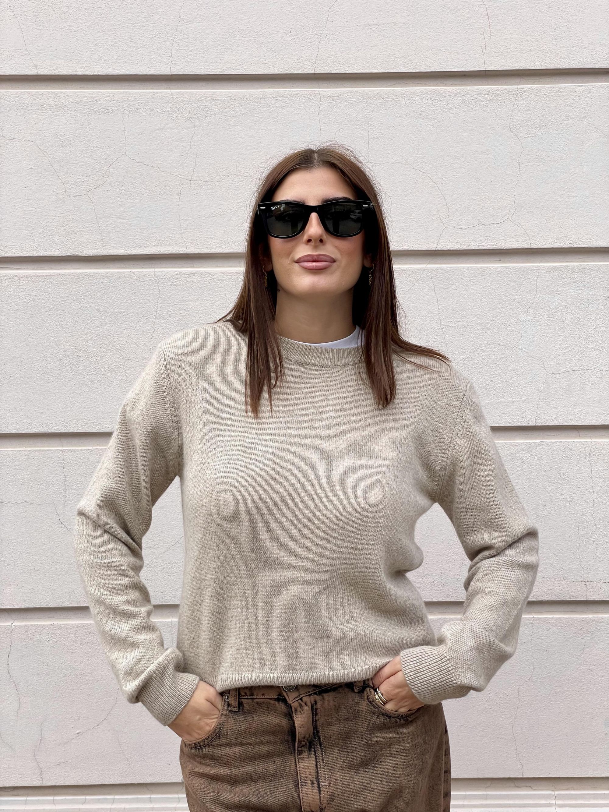 TENSIONE IN - MAGLIA BEIGE PARICOLLO CON SPALLINE IMBOTTITE ART. D81026-APP5