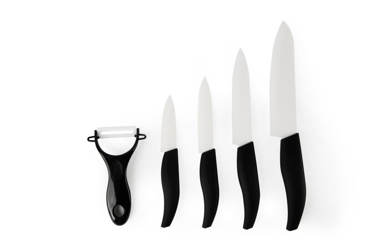 CEPPO COLTELLI 4 PZ + PELAPATATE CERAMICA