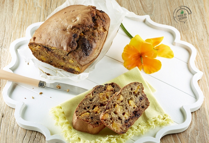 Banana bread al grano saraceno con albicocche e cioccolato