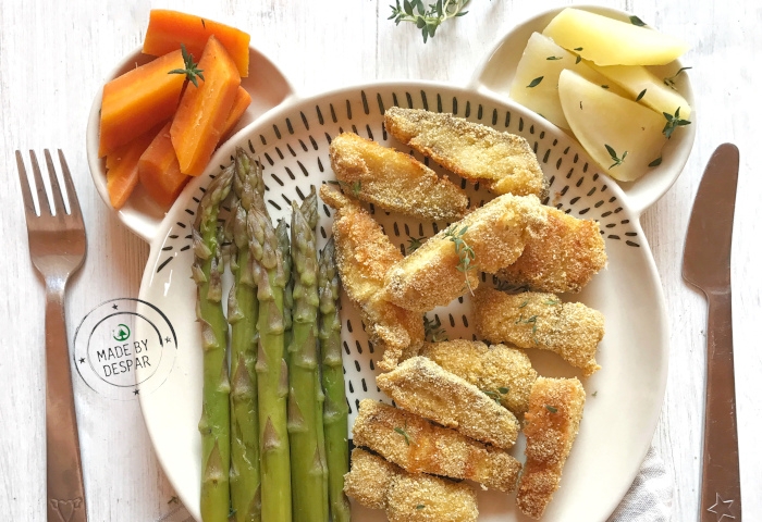 Bastoncini di merluzzo croccanti al forno con tris di verdure al vapore