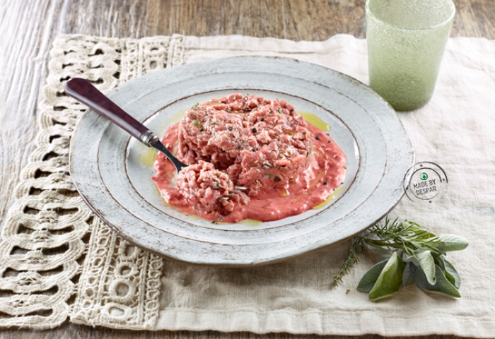 Battuta di manzo con dressing di ribes rosso