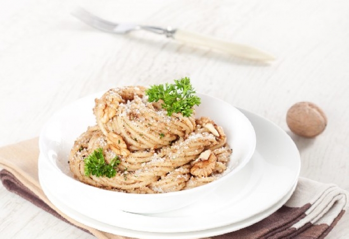 Bavette integrali al pesto di noci...