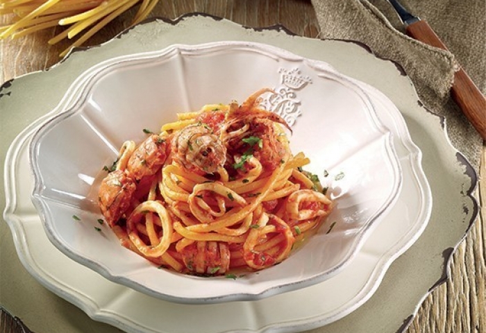 Bigoli al torchio con sugo di calamari e canocchie