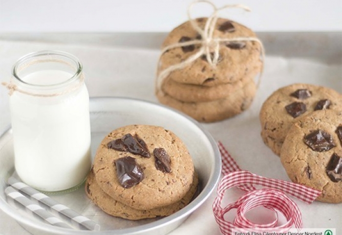 Biscotti di farro speziati con gocce di cioccolato
