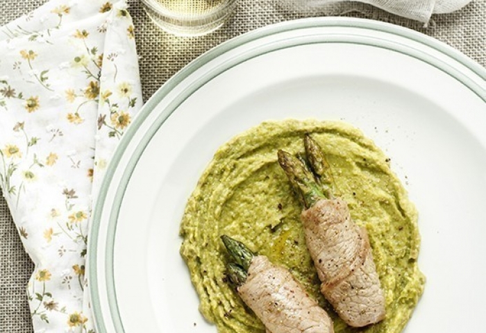 Bocconcini di bovino con asparagi verdi