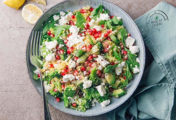 Bowl autunnale con miglio, melagrana e feta