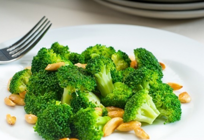 Broccoli saltati alle mandorle