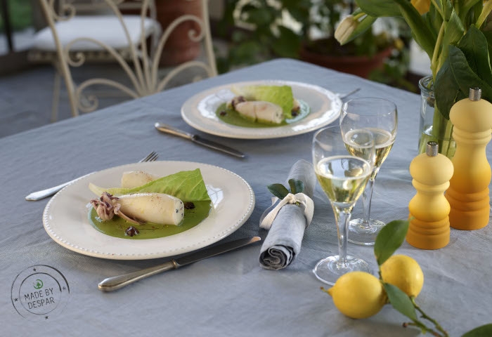 Calamari ripieni di ricotta e olive, crema di lattuga allo zenzero