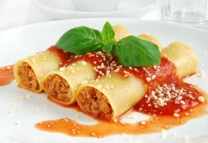 Cannelloni di grano khorasan con asparagi, agnello e ricotta