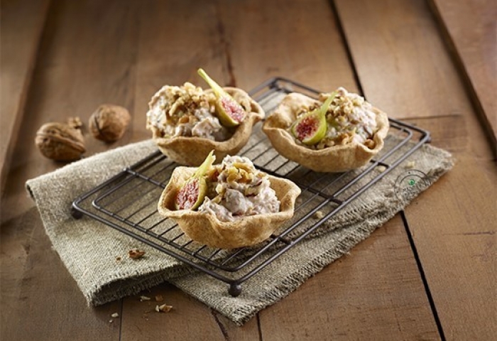 Cestini di pasta brisé con ricotta, fichi e noci