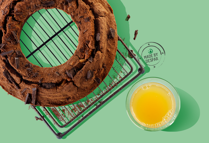 Ciambella di farro al succo di arancia, ricotta, cioccolato e pinoli