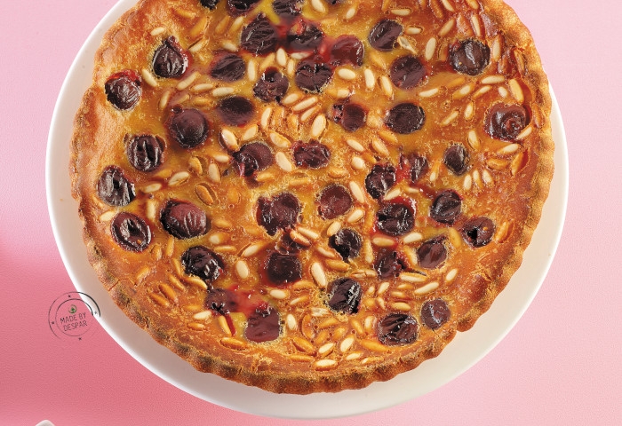 Clafoutis di ciliegie al miele, pinoli e menta